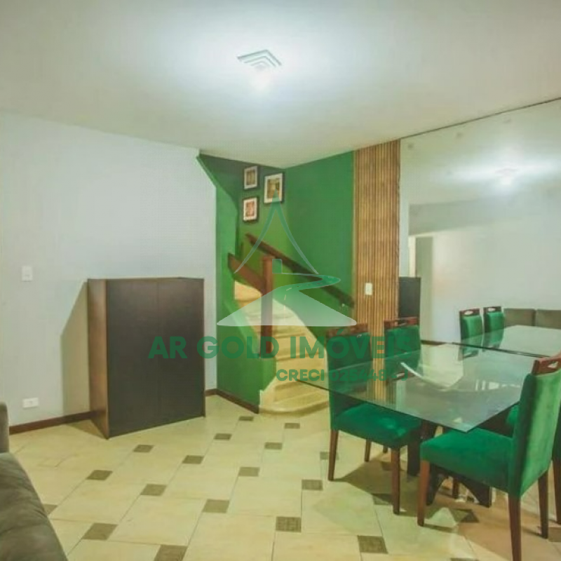 Sobrado à venda | 3 dormitórios | 2 banheiros | 1 vaga coberta | Próx. Metrô Santa Cruz e Praça da Á