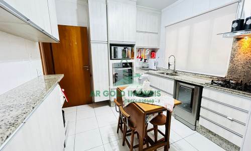 Sobrado à venda no Tatuapé | 3 suítes | 5 vagas | Mobiliado | Próx. Metrô, Shoppings