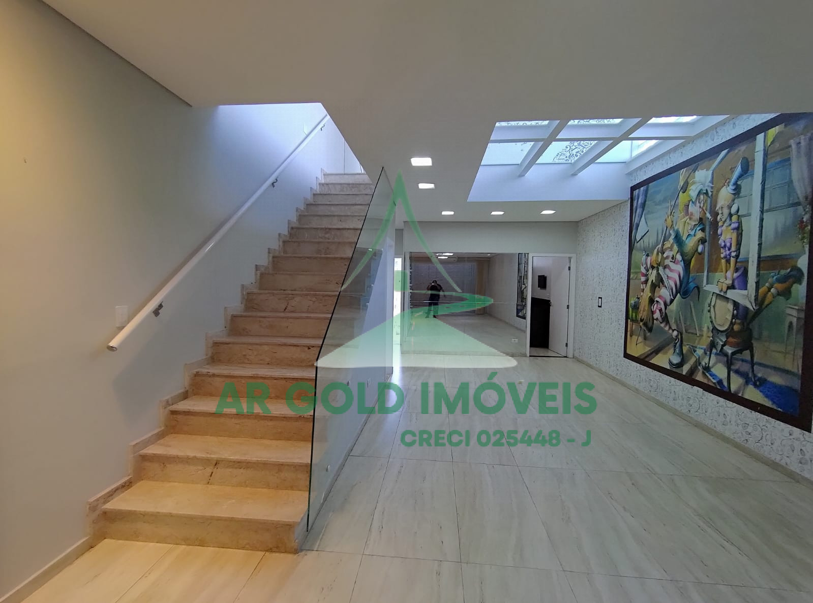 Casa moderna à venda ou locação no Ipiranga | 2 suítes | 2 vagas | 400m do Metrô Sacomã