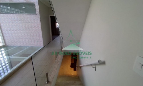 Casa moderna à venda ou locação no Ipiranga | 2 suítes | 2 vagas | 400m do Metrô Sacomã