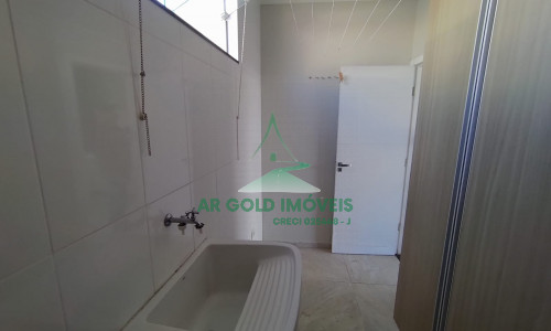 Casa moderna à venda ou locação no Ipiranga | 2 suítes | 2 vagas | 400m do Metrô Sacomã