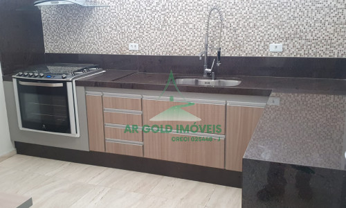 Casa moderna à venda ou locação no Ipiranga | 2 suítes | 2 vagas | 400m do Metrô Sacomã