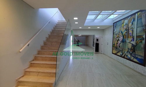 Casa moderna à venda ou locação no Ipiranga | 2 suítes | 2 vagas | 400m do Metrô Sacomã