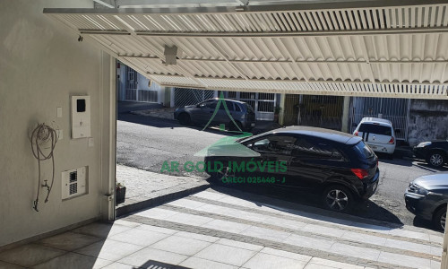 Casa moderna à venda ou locação no Ipiranga | 2 suítes | 2 vagas | 400m do Metrô Sacomã