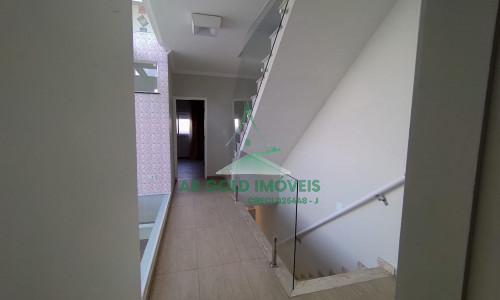 Casa moderna à venda ou locação no Ipiranga | 2 suítes | 2 vagas | 400m do Metrô Sacomã