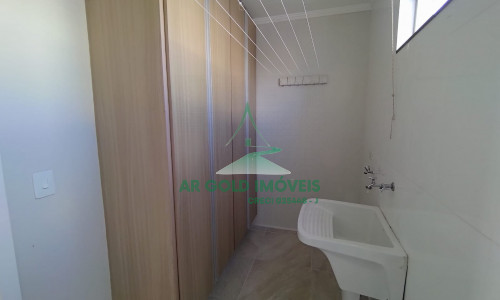 Casa moderna à venda ou locação no Ipiranga | 2 suítes | 2 vagas | 400m do Metrô Sacomã