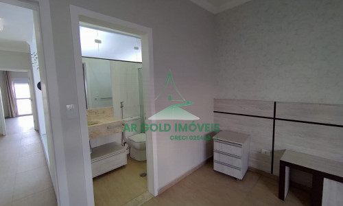 Casa moderna à venda ou locação no Ipiranga | 2 suítes | 2 vagas | 400m do Metrô Sacomã