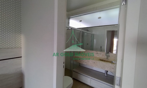 Casa moderna à venda ou locação no Ipiranga | 2 suítes | 2 vagas | 400m do Metrô Sacomã