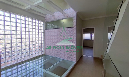 Casa moderna à venda ou locação no Ipiranga | 2 suítes | 2 vagas | 400m do Metrô Sacomã