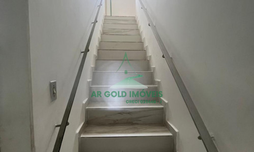 Sobrado à venda | 108m² | 2 dorm com armários | 2 vagas cobertas | Zona Norte