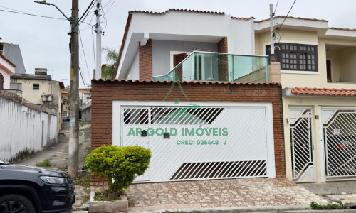 Sobrado à venda no Jd. N. Sra. do Carmo | 163m² | 2 suítes | Churrasqueira | 2 vagas