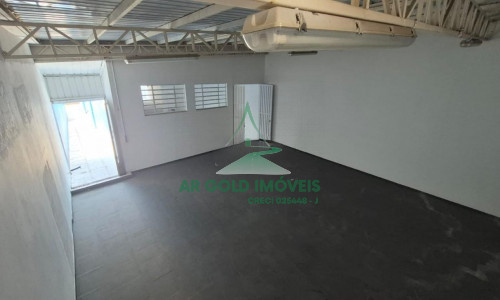 Galpão à venda na Vila Prudente | 460m² construídos | Trifásico | Acesso para caminhões