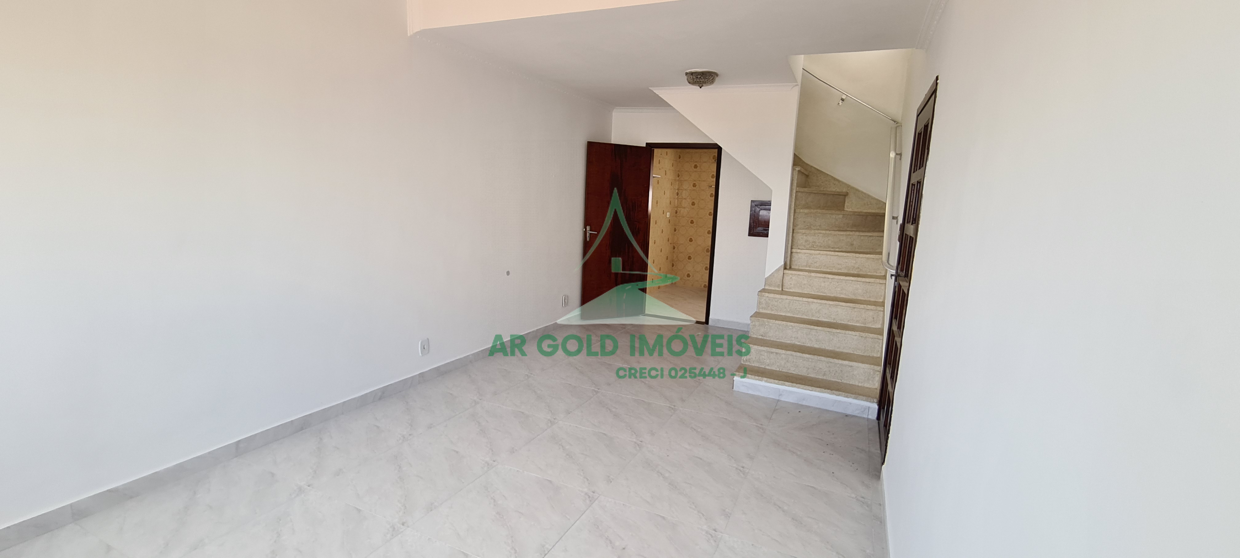 Casa à venda ou locação no Alto de Pinheiros | 231m² | 2 dormitórios | 2 vagas