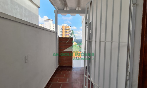 Casa à venda ou locação no Alto de Pinheiros | 231m² | 2 dormitórios | 2 vagas
