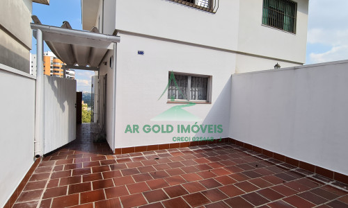 Casa à venda ou locação no Alto de Pinheiros | 231m² | 2 dormitórios | 2 vagas