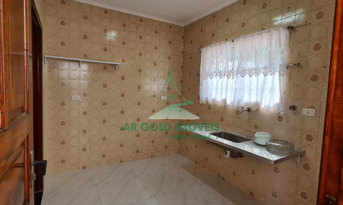 Casa à venda ou locação no Alto de Pinheiros | 231m² | 2 dormitórios | 2 vagas