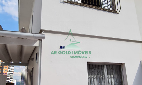 Casa à venda ou locação no Alto de Pinheiros | 231m² | 2 dormitórios | 2 vagas