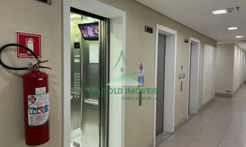 Sala comercial à venda ou locação na Vila Hamburguesa | 45m² | Varanda | Vaga