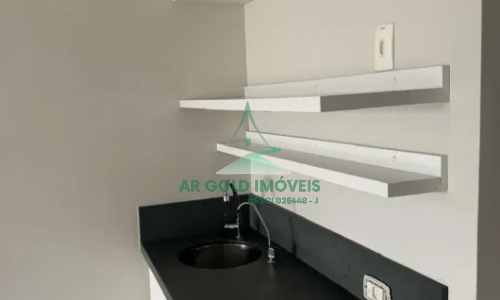 Sala comercial à venda ou locação na Vila Hamburguesa | 45m² | Varanda | Vaga