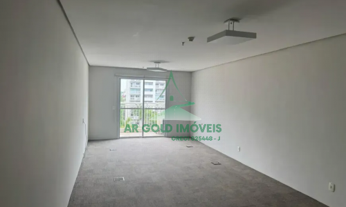 Sala comercial à venda ou locação na Vila Hamburguesa | 45m² | Varanda | Vaga