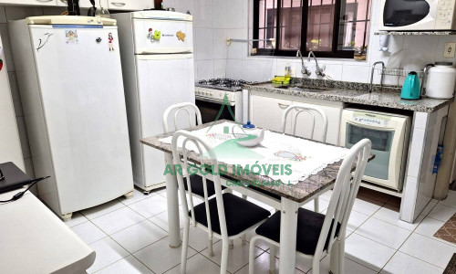 Sobrado à venda | 106m² | 2 suítes | 3 banheiros | 2 vagas | Rua Nanuque