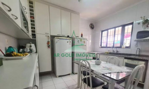 Sobrado à venda | 106m² | 2 suítes | 3 banheiros | 2 vagas | Rua Nanuque