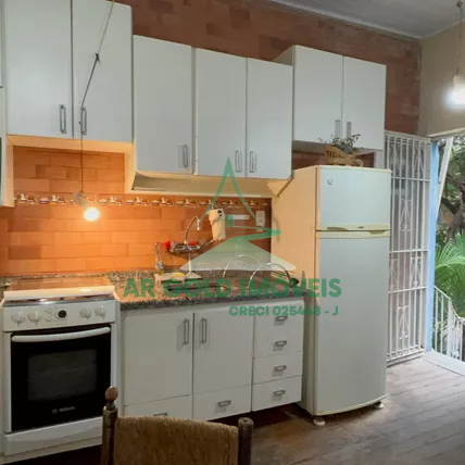 Casa para venda ou locação em Pinheiros | 320m² | 8 dormitórios (5 suítes) | Mobiliada | 2 vagas