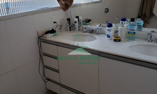 Apartamento à venda em Pinheiros | 160m² | Varanda | 3 banheiros + lavabo | 2 vagas