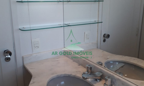 Apartamento à venda em Pinheiros | 160m² | Varanda | 3 banheiros + lavabo | 2 vagas