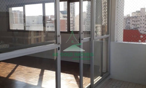 Apartamento à venda em Pinheiros | 160m² | Varanda | 3 banheiros + lavabo | 2 vagas