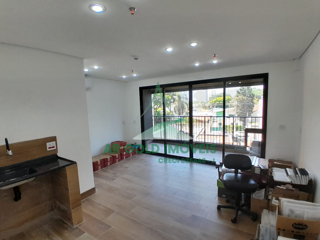 Sala comercial para locação no Butantã | 29,3m² | Varanda envidraçada | Rua Eng. Bianor