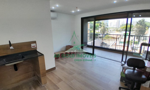Sala comercial para locação no Butantã | 29,3m² | Varanda envidraçada | Rua Eng. Bianor