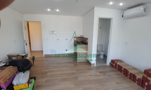 Sala comercial para locação no Butantã | 29,3m² | Varanda envidraçada | Rua Eng. Bianor