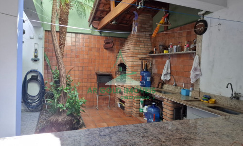 Sobrado à venda no Jardim Têxtil | 3 suítes | 6 vagas | 216m² | Churrasqueira | Energia solar