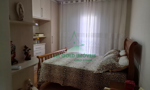 Sobrado à venda no Jardim Têxtil | 3 suítes | 6 vagas | 216m² | Churrasqueira | Energia solar