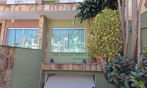 Sobrado à venda no Jardim Têxtil | 3 suítes | 6 vagas | 216m² | Churrasqueira | Energia solar