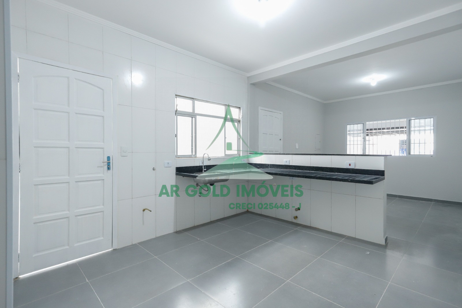 Casa térrea à venda no Parque São Domingos | 2 dorms | 2 vagas | 129m²