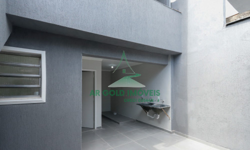 Casa térrea à venda no Parque São Domingos | 2 dorms | 2 vagas | 129m²