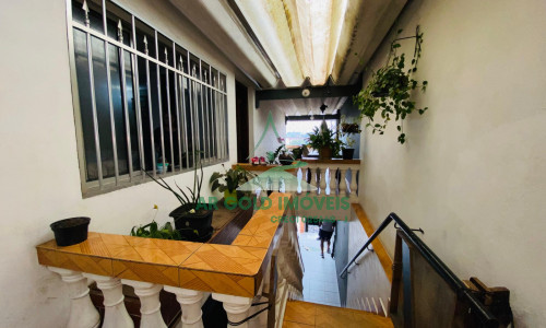 Prédio residencial à venda no Jardim São Jorge | 4 casas | 8 quartos | 3 vagas | 338m²