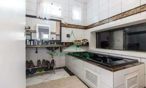 Casa à venda na Vila Madalena | 3 dormitórios | 280m² | Piscina | Churrasqueira | 5 vagas