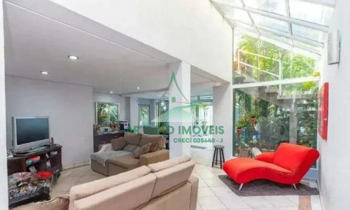 Casa à venda na Vila Madalena | 3 dormitórios | 280m² | Piscina | Churrasqueira | 5 vagas