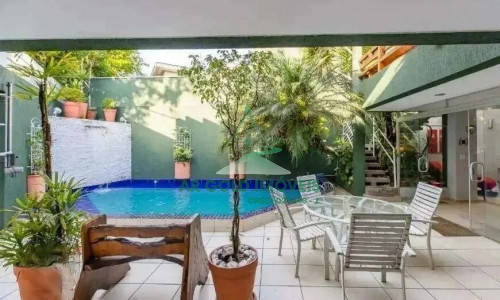 Casa à venda na Vila Madalena | 3 dormitórios | 280m² | Piscina | Churrasqueira | 5 vagas
