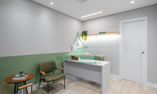 Sala comercial para locação em Pinheiros | 35m² | Mobiliada | Varanda | 1 vaga