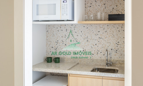 Sala comercial para locação em Pinheiros | 35m² | Mobiliada | Varanda | 1 vaga