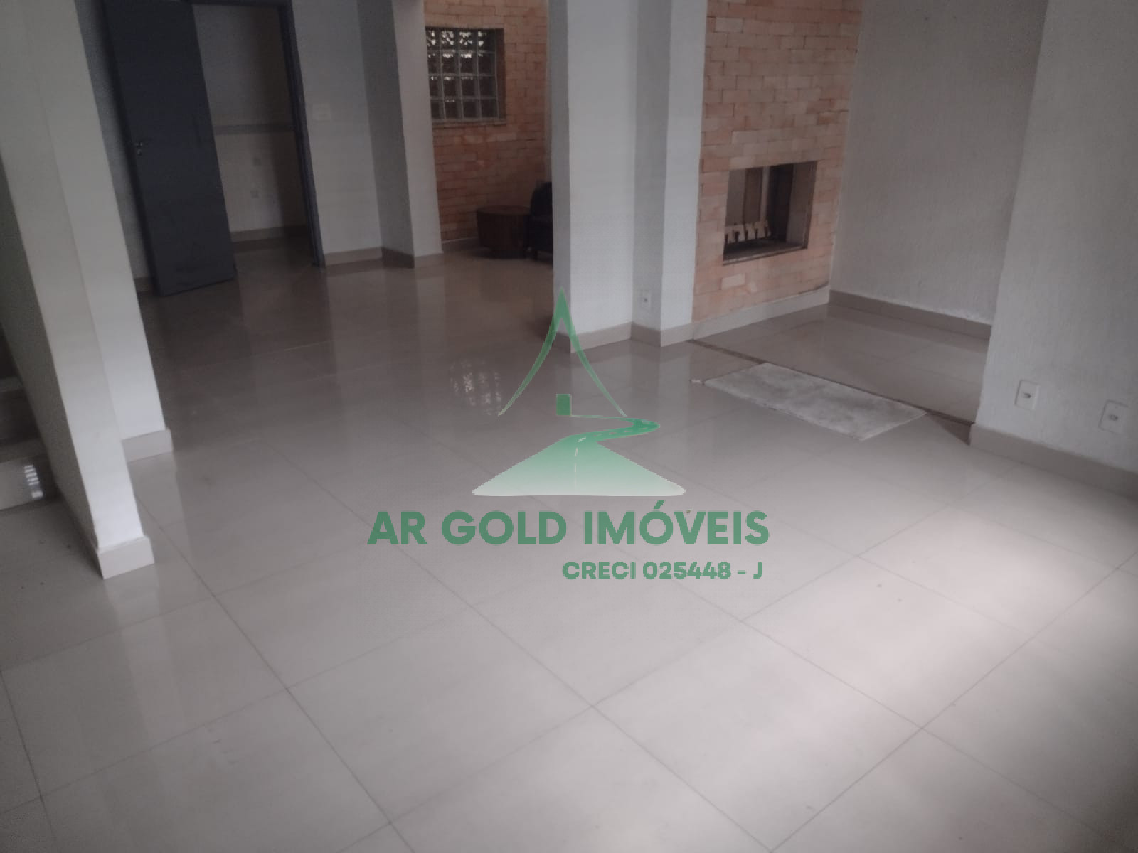 Casa à venda no Jardim Trussardi | 3 dormitórios | 220m² | Solário com churrasqueira | 2 vagas