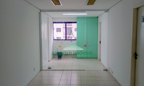 Sala comercial à venda e locação em Perdizes | 28m² | 1 vaga | 2 banheiros