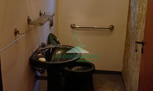 Casa à venda e locação | 360m² | 525m² terreno | Quintal | 8 vagas | Alto padrão