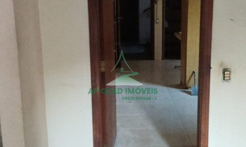 Casa à venda e locação | 360m² | 525m² terreno | Quintal | 8 vagas | Alto padrão