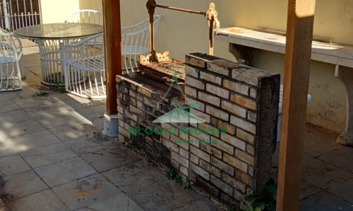 Casa à venda e locação | 360m² | 525m² terreno | Quintal | 8 vagas | Alto padrão