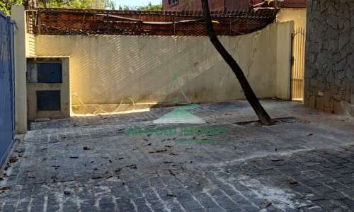 Casa à venda e locação | 360m² | 525m² terreno | Quintal | 8 vagas | Alto padrão